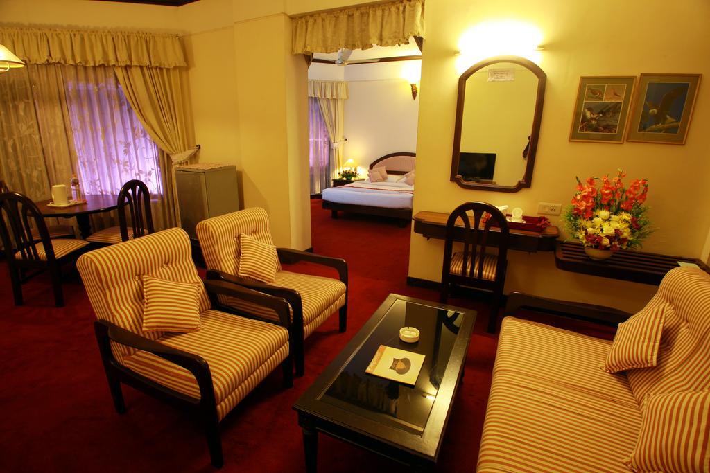 Manuelsons Malabar Palace Kozhikode Exterior photo